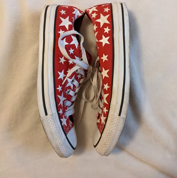 Red and white star spangled converse
Low top
Sz 7 - Picture 4 of 7